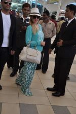 Paris Hilton arrives at Mumbai airport on 3rd Dec 2012 (25).JPG